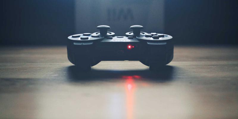 台湾匿名聊天室文化探析：从早期UT到现代社群的情感宣泄与风险