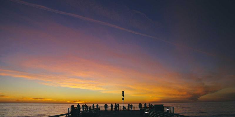 台湾商务聊天礼仪指南：从LINE商务问候到24小时聊天室的本土化沟通策略